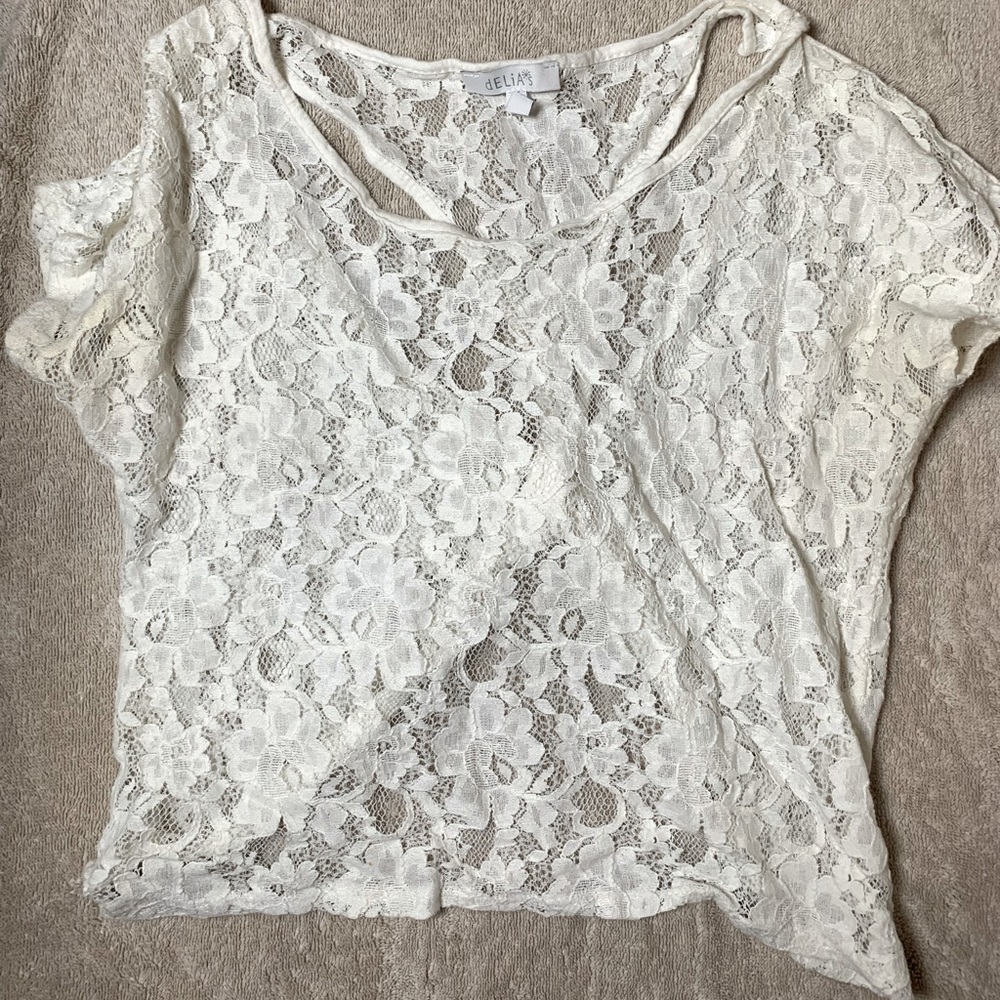 Cute floral cropped shirt.